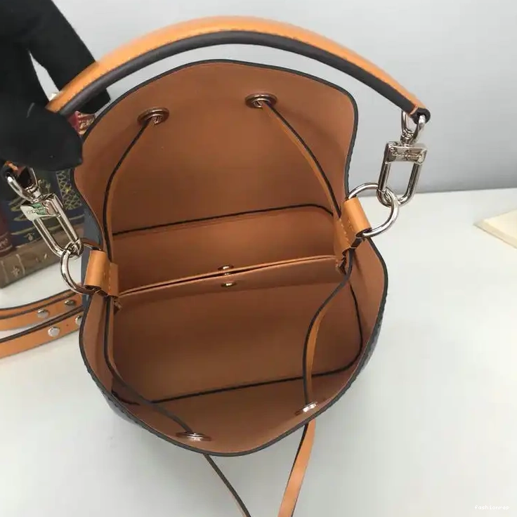 Fashionrepsfam ru LV 19T1L0025 Bags 0704